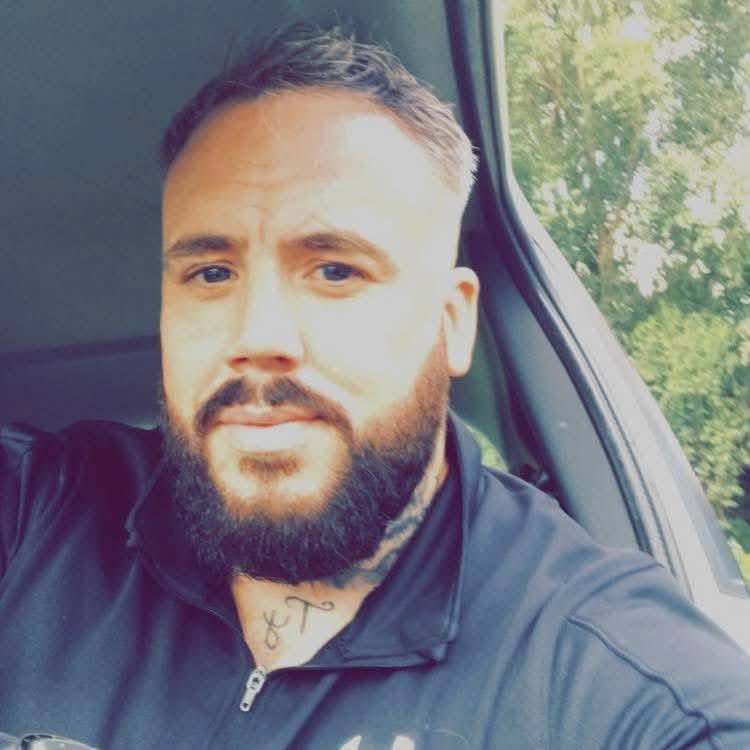 Calling all Hereford supporters for our next home game, please applaud on the 9th minute this Saturday in memory of a fellow Bull.

Go Fund Me Page link can be found here - gofundme.com/f/please-suppo…

Thank you 🤍🖤❤️