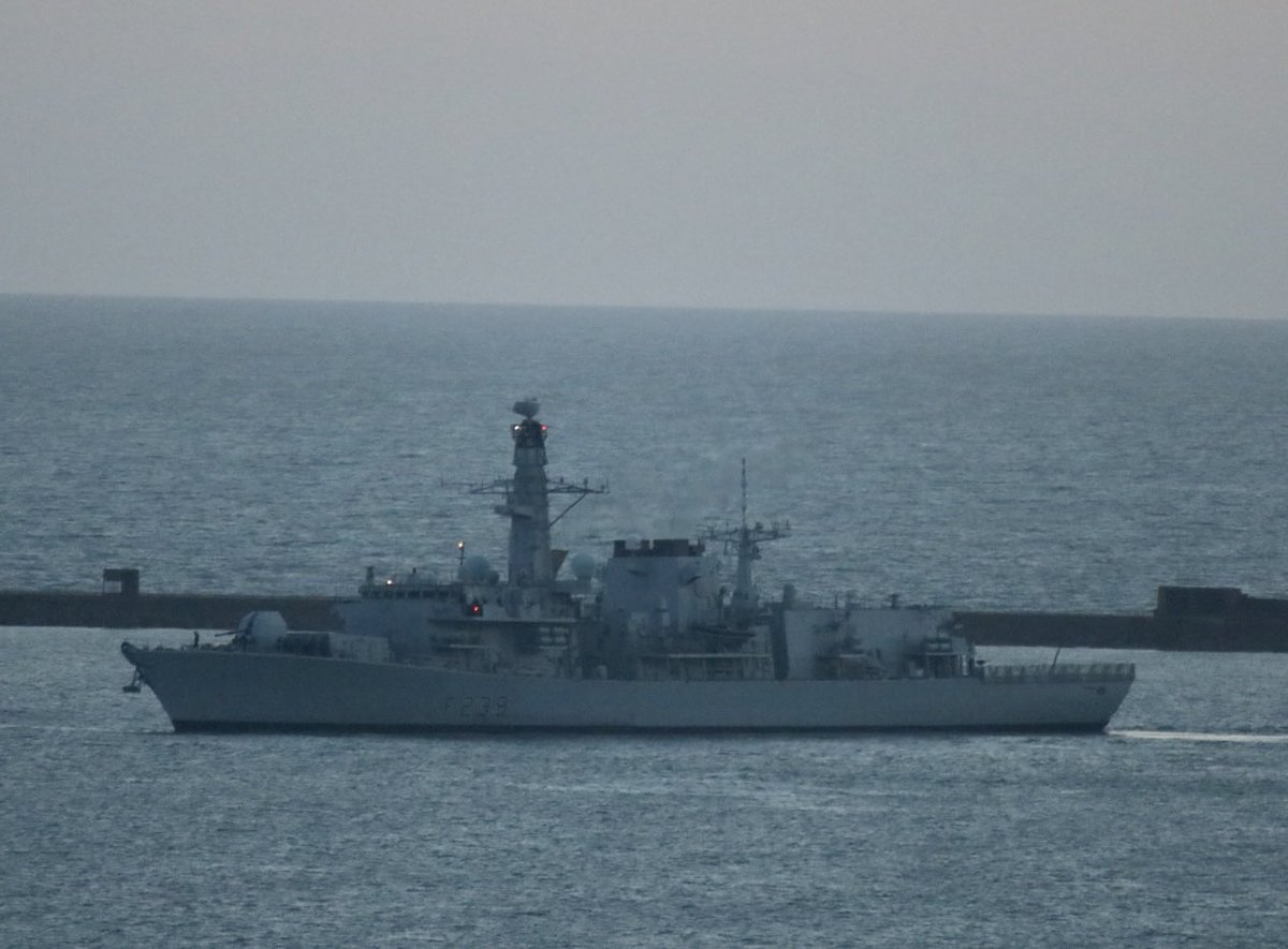 WarshipCam's tweet photo. HMS Richmond (F239) Duke-class frigate off of Plymouth, England - February 3, 2025 #hmsrichmond #f239
SRC: TW-@Rockhoppas https://t.co/4hDd120mPZ