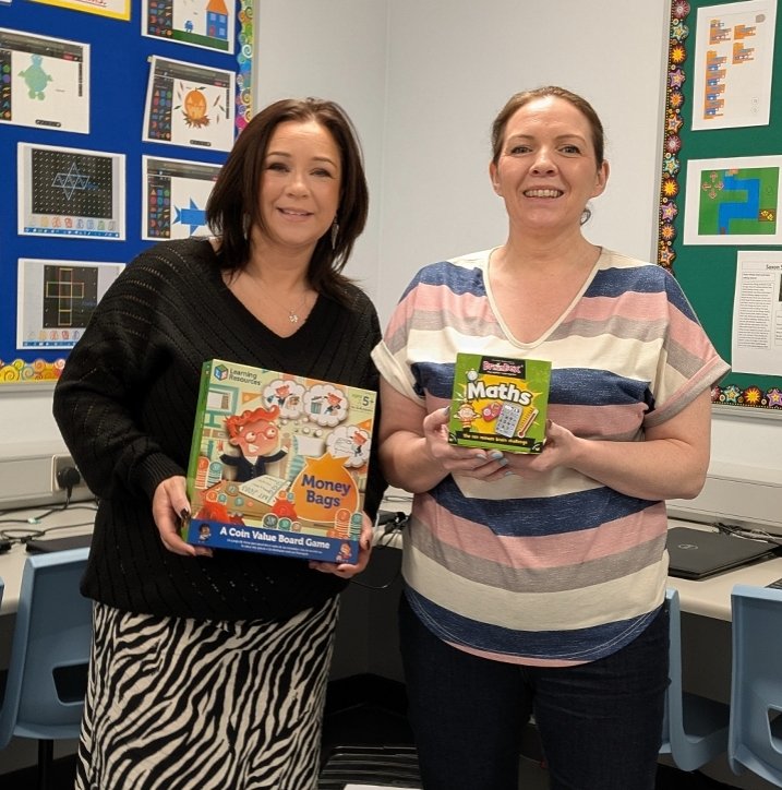 mulgrew_ciara's tweet image. Lovely to catch up with our super #Time2Count volunteer from @Economy_NI who has been great at supporting pupils at #WoodburnPS with their #maths &amp;amp; #numeracyskills. #MakingMathsFun #RelievingMathsAnxiety ➕➗➖✖️ @bitcni