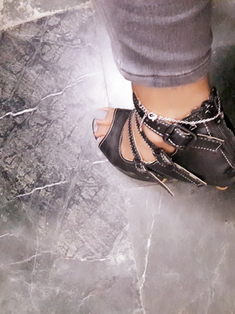 dommepriya's tweet photo. You chastity keys should hang right there👠💸🤏🏻🐕‍🦺 https://t.co/GJcLWn20Cs