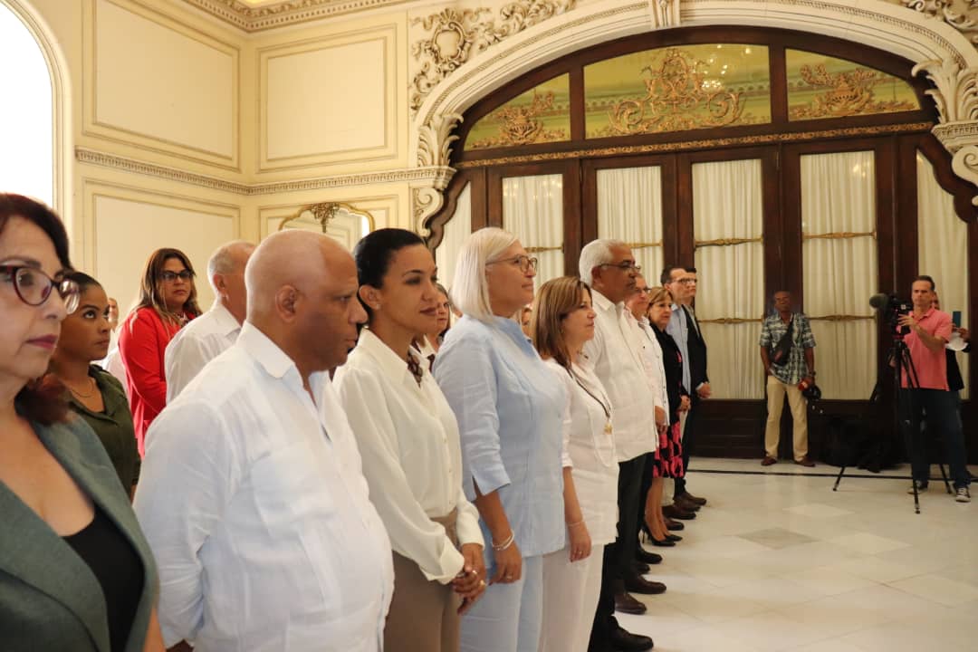 AnaTeresita González (@anateresitagf) on Twitter photo Con el objetivo de integrar todas las fases del proceso de legalización de documentos cubanos y extranjeros que se desarrolla desde las entidades registrales, los bufetes y consultorías, hoy realizamos el traspaso de las funciones de legalización de <a href="/CubaMINREX/">Cancillería de Cuba</a> a <a href="/Minjus_Cuba/">Ministerio de Justicia de la República de Cuba</a>
1/2 Con el objetivo de integrar todas las fases del proceso de legalización de documentos cubanos y extranjeros que se desarrolla desde las entidades registrales, los bufetes y consultorías, hoy realizamos el traspaso de las funciones de legalización de <a href="/CubaMINREX/">Cancillería de Cuba</a> a <a href="/Minjus_Cuba/">Ministerio de Justicia de la República de Cuba</a>
1/2