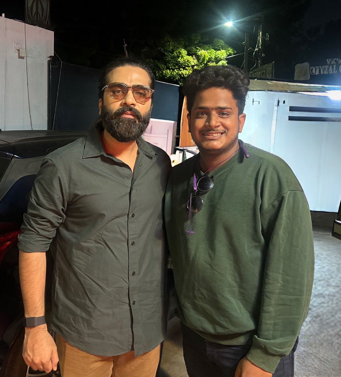 Rajkumaar92's tweet photo. Thalaivan birthday சொக்கா‌ 🖤🖤

#SilambarasanTR @SilambarasanTR_ 
#HBDSilambarasanTR @Atman_cinearts https://t.co/K4UBXhMlL6