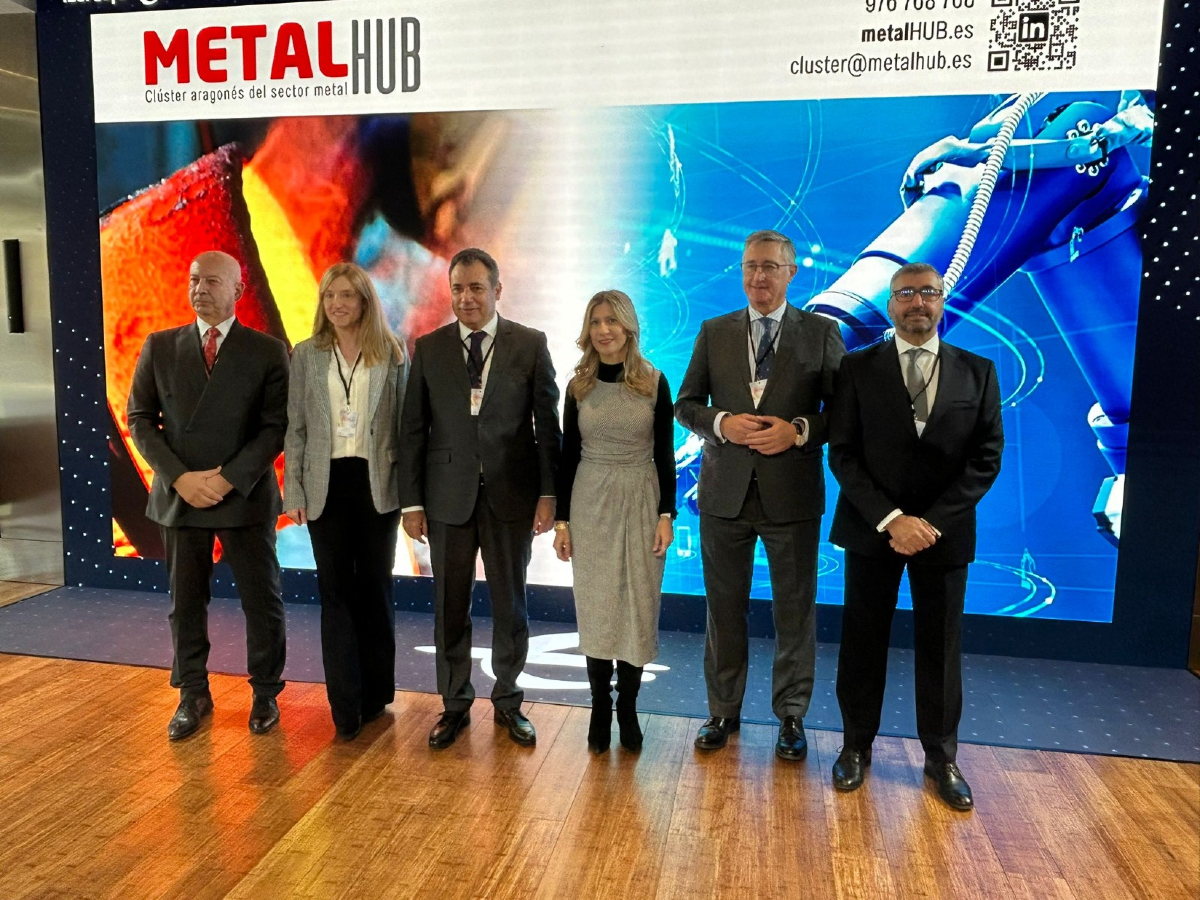 GobAragon's tweet photo. 🆕 Nace MetalHUB, el nuevo Clúster aragonés del sector metal.

🤝  La vicepresidenta y el consejero de Medio Ambiente y Turismo han asistido a la presentación de MetalHUB, que busca fortalecer el sector aragonés y mejorar la colaboración entre empresas.

📲https://t.co/o7gB1xg7mj https://t.co/gy6gEAPp1A