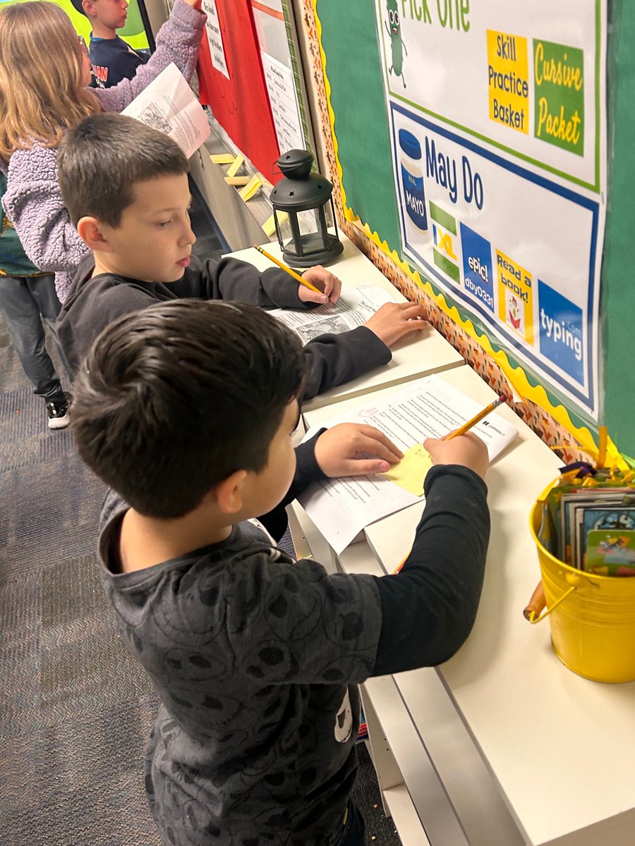 LukeJets's tweet image. 📚✨ Digging deep into literature! Our 4th graders in Ms. Armstrong’s class are reviewing texts, analyzing ideas, and collaborating to strengthen their understanding. Critical thinking and teamwork in action! 🤝📖 #ReadingToLearn #CollaborateAndGrow