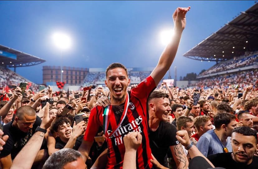 Una delle
Foto più belle viste sul Milan 
Grazie di tutto Isma
Buona fortuna