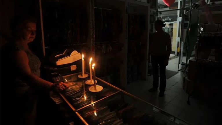 perfilcordoba's tweet image. 🚨 Apagón masivo afecta a #Córdoba y varias provincias argentinas

• La interrupción del servicio eléctrico impacta en Córdoba y se extiende a provincias como La Rioja, Catamarca, Santiago del Estero, Formosa, Corrientes y Chaco.

#Epec