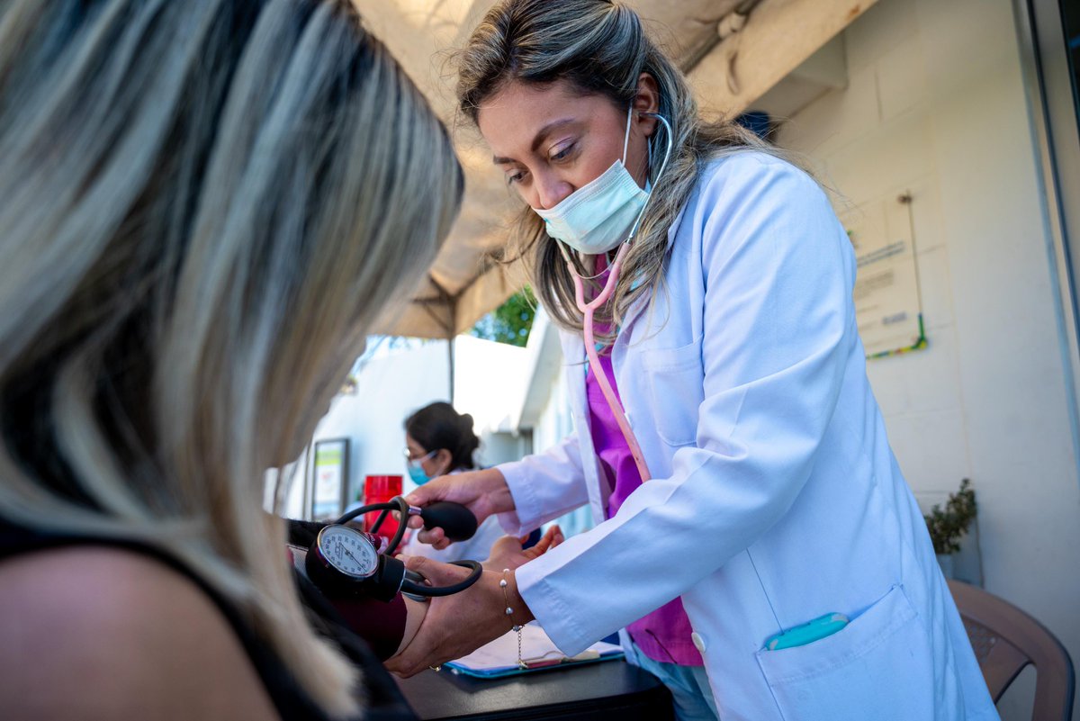 alcaldia_ss's tweet photo. ¡Iniciamos la semana comprometidos con tu salud! 🩺

Esta mañana realizamos una jornada médica en el Distrito de Ayutuxtepeque,  brindándote los siguientes servicios: 

✅️ Consulta médica general, entrega de medicamentos, limpieza dental, toma de presión arterial, entrega de abate, totalmente gratis.✨