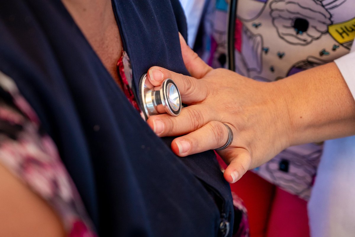 alcaldia_ss's tweet photo. ¡Iniciamos la semana comprometidos con tu salud! 🩺

Esta mañana realizamos una jornada médica en el Distrito de Ayutuxtepeque,  brindándote los siguientes servicios: 

✅️ Consulta médica general, entrega de medicamentos, limpieza dental, toma de presión arterial, entrega de abate, totalmente gratis.✨