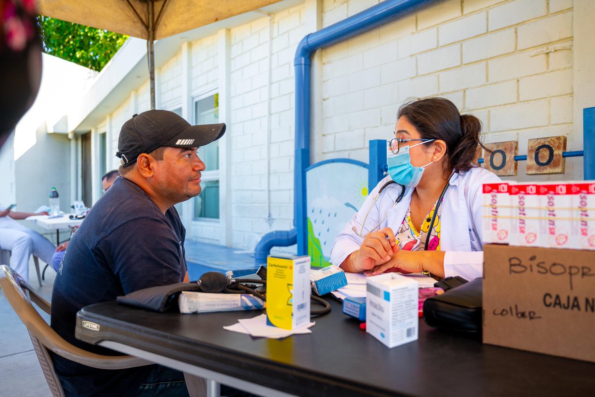 alcaldia_ss's tweet photo. ¡Iniciamos la semana comprometidos con tu salud! 🩺

Esta mañana realizamos una jornada médica en el Distrito de Ayutuxtepeque,  brindándote los siguientes servicios: 

✅️ Consulta médica general, entrega de medicamentos, limpieza dental, toma de presión arterial, entrega de abate, totalmente gratis.✨