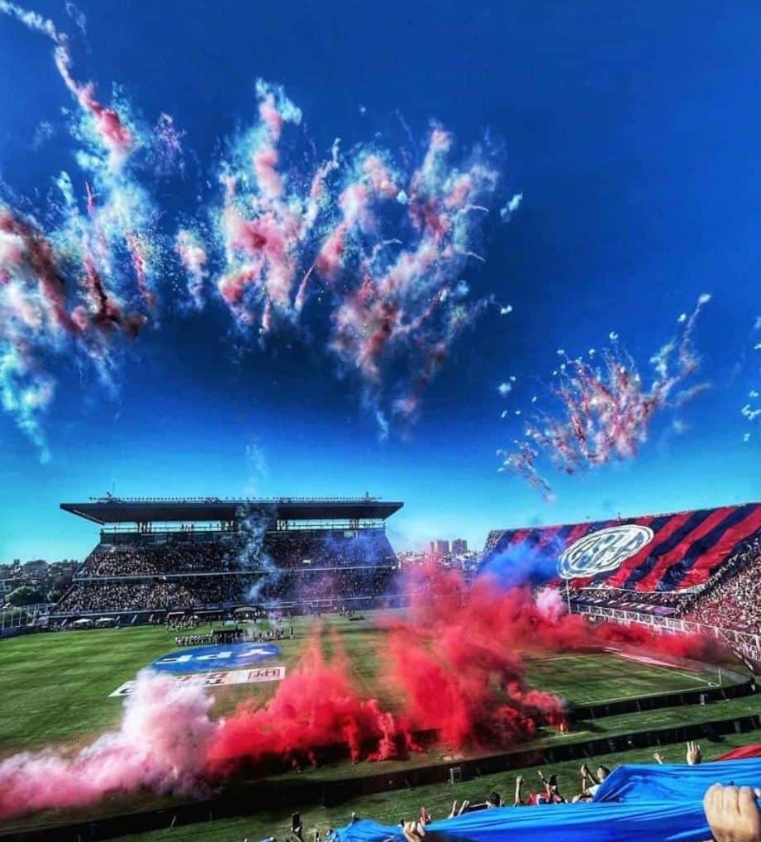 crocha99's tweet photo. Está hinchada hizo la cancha y jamás se olvidará qué la tuya te la hizo el gobierno militar!
🟦🟥🟦 https://t.co/yam12MSjhz