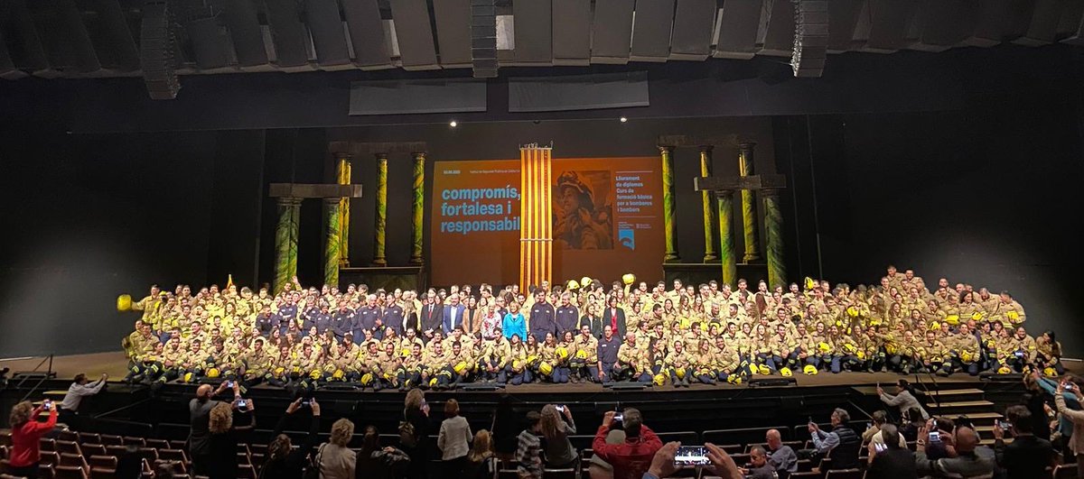 <a href="/bomberscat/">Bombers</a> <a href="/interiorcat/">Interior i Seguretat Pública</a> Foto de grup de la 25a promoció del Curs de formació bàsica per a <a href="/bomberscat/">Bombers</a>
Enhorabona!
Torneu sempre a l'#ispccat, que sereu benvinguts! 👏👏👏😍👩🏻‍🚒