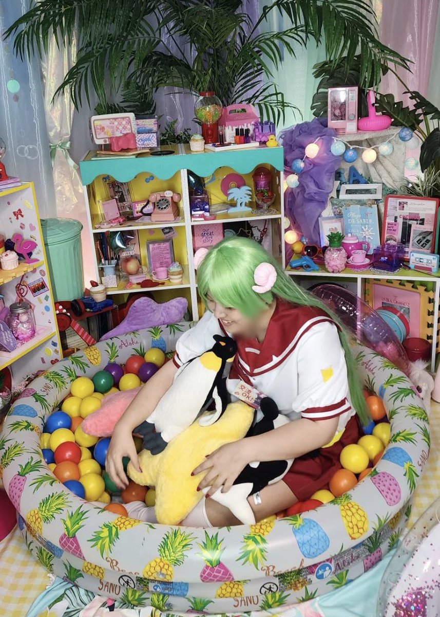 ci_mzmz's tweet photo. うきわとボールプールではしゃいでるクラり、、��

 #mirmコス　 #魔入間コス　🍭💚 https://t.co/6WBv4OvLn4