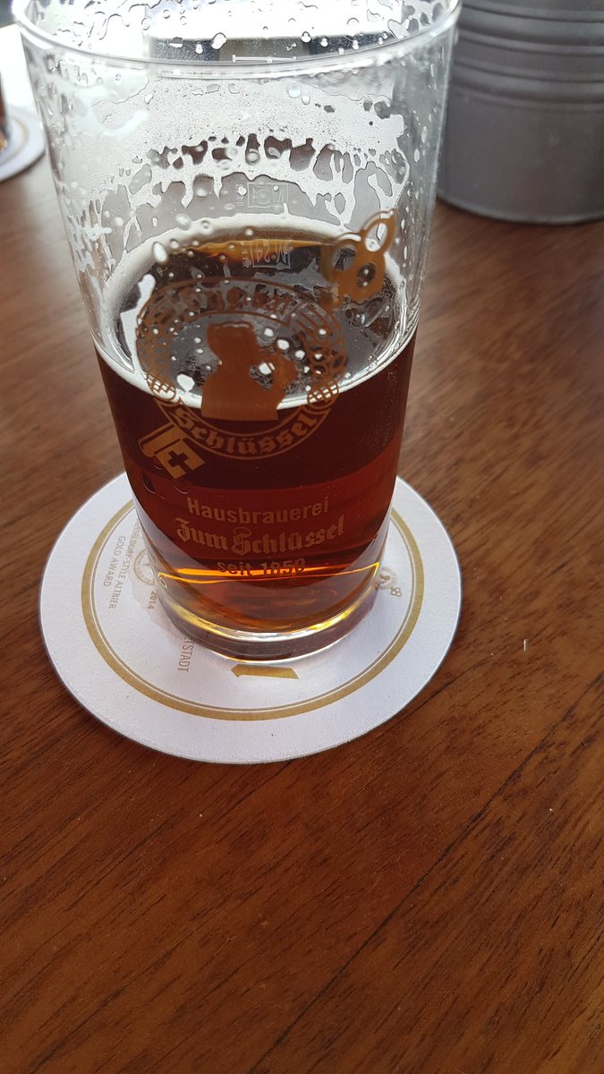 #dusseldorf varmi bira içmek isteyen 😎