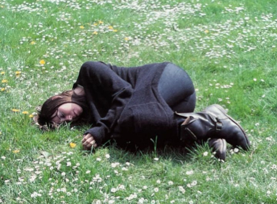 BillPourquoimec's tweet photo. Cat Power by Mark Borthwick for Vanessa Bruno FW03-04 https://t.co/aUnvgGFFIK