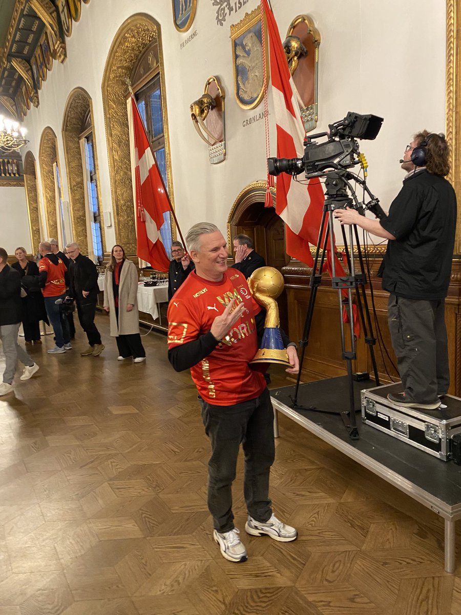 Emil Mozart Hansen tweet media