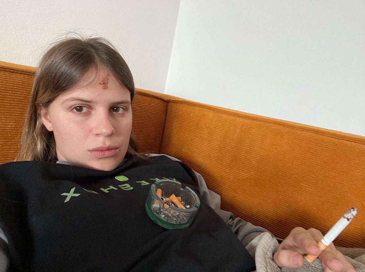 los tíos enviando nudes luciendo así: