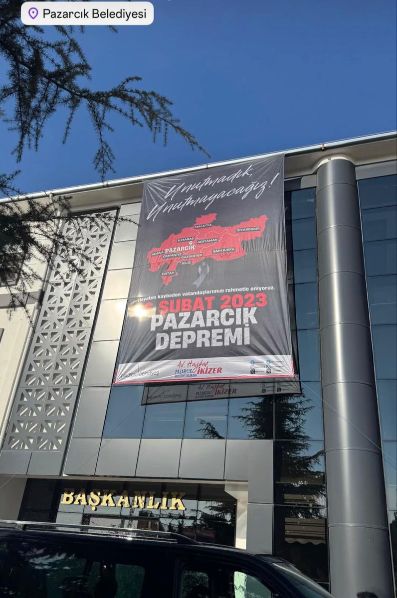 nurullahcantr's tweet photo. Sn. Belediyemiz pankart açıp büyük harflerle (unutturmayacağız) yazmana gerek yok, yolların durumu bize depremi hiç unutturmuyor zaten. https://t.co/dYS9bTKymF