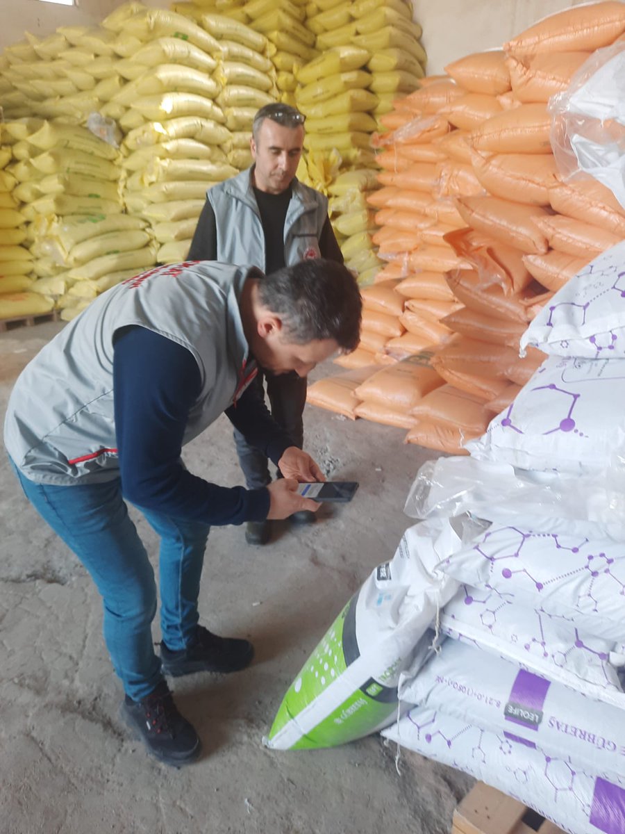 Üreticilerimizin emeğine göz dikenlere karşı 81 İlimizde EŞ ZAMANLI GÜBRE DENETİMİNE BAŞLADIK. 
TOKAT' da 21 denetim personelimizle; gübre bayileri ve üreticilerinde 90 farklı üründe  barkod, ambalaj, etiket ve içerik uygunluğu denetimleri gerçekleştiriyoruz.
<a href="/ibrahimyumakli/">İbrahim Yumaklı</a>