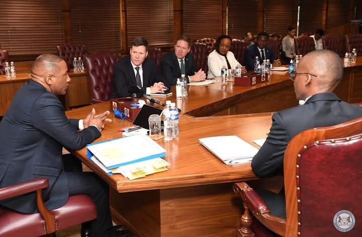 AP_Women's tweet photo. De Beers Group CEO AI Cook Praises The Leadership Of President Duma Boko and VP Ndaba Gaolathe For Closing De Beers-Botswana Negotiations
#BotswanaDiamonds
#DiamondsForDevelopment https://t.co/qXvywBC9ae