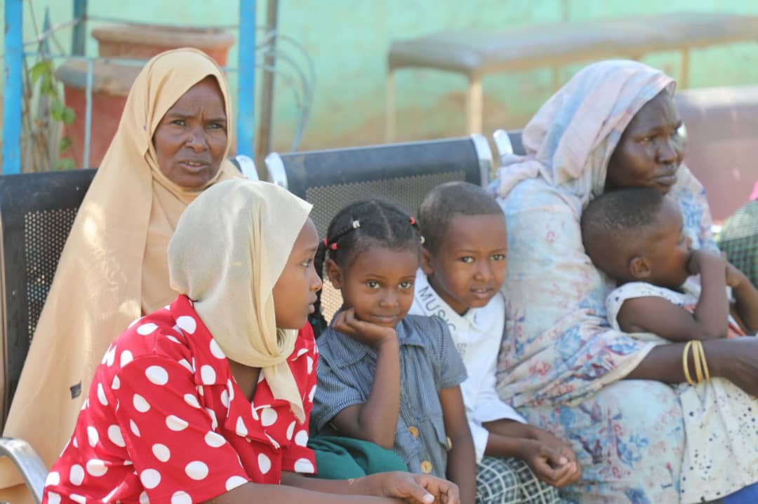 _UnfpaSudan's tweet photo. UNFPA has deployed mobile health clinics across the city of Wad Madani, in Aj Jazirah State, to address reproductive health needs, for families returning to the city. So far, the teams have provided over 1,000 services. #ForSudan https://t.co/RiiK1sY1mY