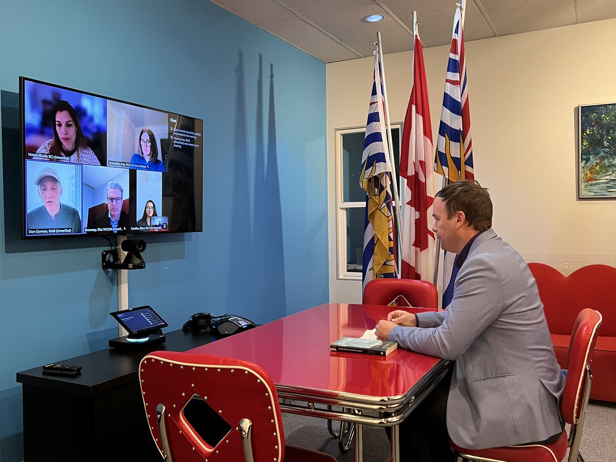 SChandraHerbert's tweet image. Thank you Matea &amp;amp; Don from @BooksBC_ for meeting with me on such short notice to address the real threat #AmericanTariffs pose to our Book Publishing Industry in B.C. 📚

Rest assured that our govt will stand with book publishers during these turbulent times #ReadBC #BuyBC