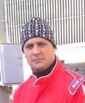 Consèlice - Ravenna.
Si chiamava Antonino aveva 36 anni e faceva il meccanico.
Sabato il furgone che stava riparando lo ha travolto uccidendolo.

#MorireDiLavoro una guerra che non frega un cazzo a nessuno.