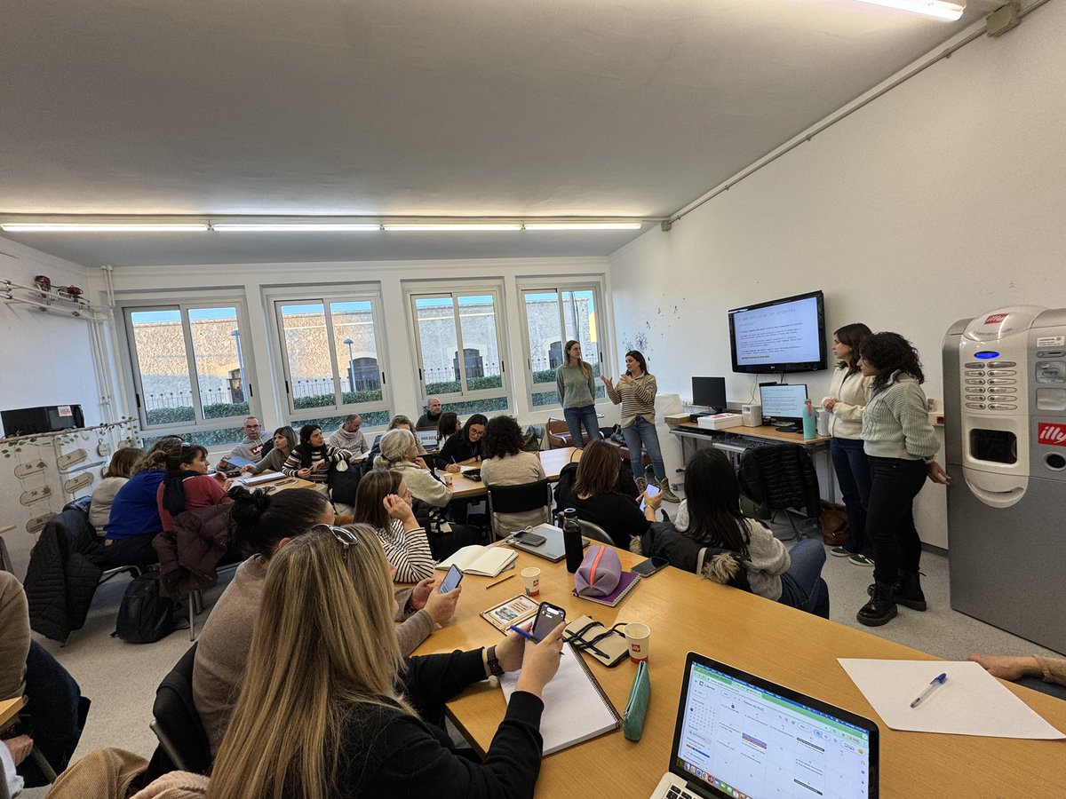 EscolaFlix's tweet image. Avui hem realitzat la #ComunitatFAIG dels centres de les #TerresdelEbre a l’Escola @puigcavaller de Gandesa. 
Compartim significats, projectes i organització dels #FAIGLab  
#ProgramaFAIG #AprenentatgeAmbSentit #Projectes @cesirecat