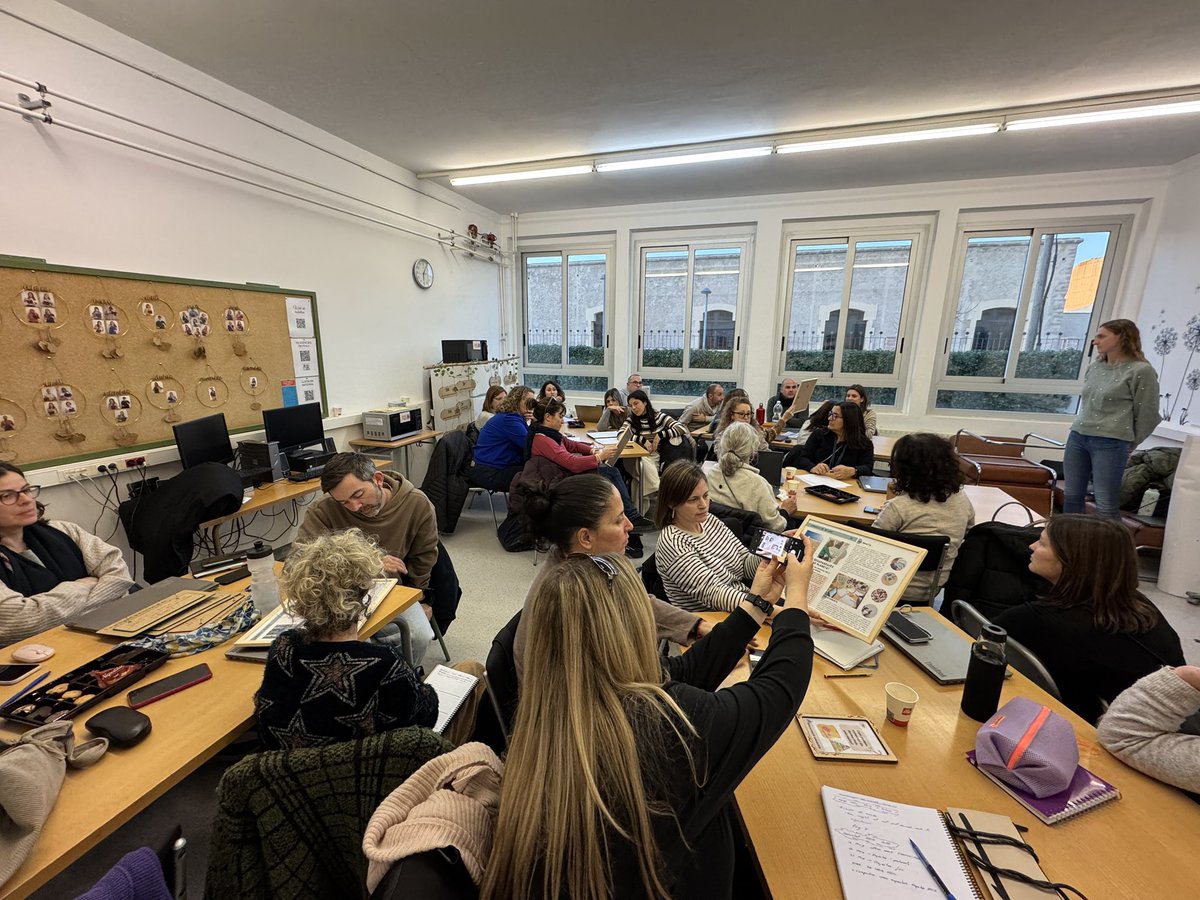 EscolaFlix's tweet image. Avui hem realitzat la #ComunitatFAIG dels centres de les #TerresdelEbre a l’Escola @puigcavaller de Gandesa. 
Compartim significats, projectes i organització dels #FAIGLab  
#ProgramaFAIG #AprenentatgeAmbSentit #Projectes @cesirecat