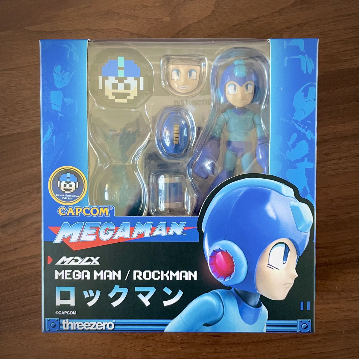 VeebsToys's tweet image. Happy #MegaMonday! The latest #MegaMan addition to my collection is from @threezeroHK ! This is definitely based off of more modern MM art/proportions, but he has cool extras like an E-Tank, extra life, &amp;amp; metal/magnetic feet. Looking forward to the upcoming versions!  #RockMan
