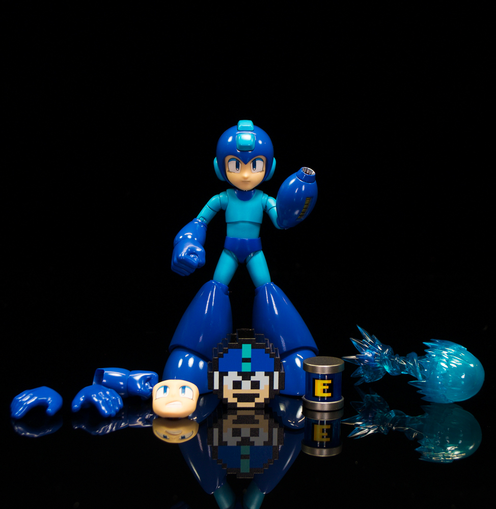 VeebsToys's tweet image. Happy #MegaMonday! The latest #MegaMan addition to my collection is from @threezeroHK ! This is definitely based off of more modern MM art/proportions, but he has cool extras like an E-Tank, extra life, &amp;amp; metal/magnetic feet. Looking forward to the upcoming versions!  #RockMan