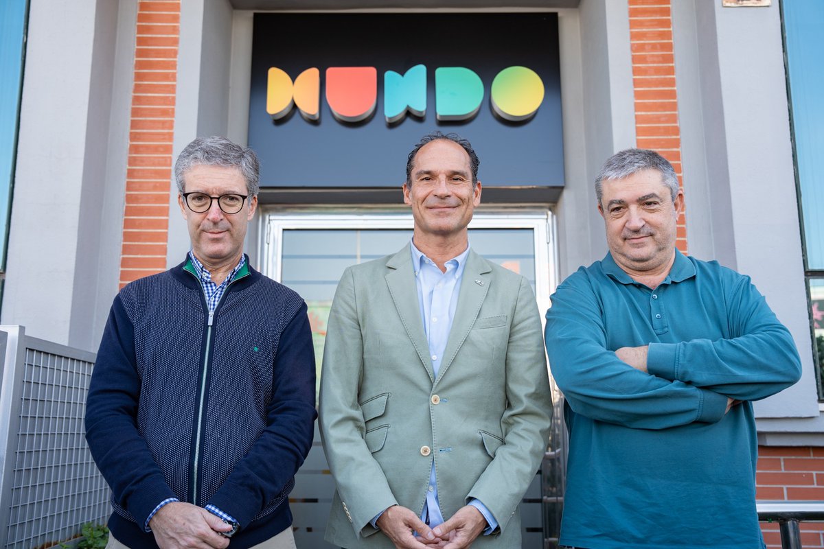 bisturisolidari's tweet photo. Juan Antonio Rodríguez y Daniel Rodríguez, directores de @Grupo_Mundo , son “Padrinos honoríficos” de la Fundación. @drcesarpramirez ha querido agradecerles una vida a nuestro lado. 🫶
#padrinosparaunbisturisolidario #grupomundo #yosoybisturisolidario https://t.co/NtdsHVIhnL
