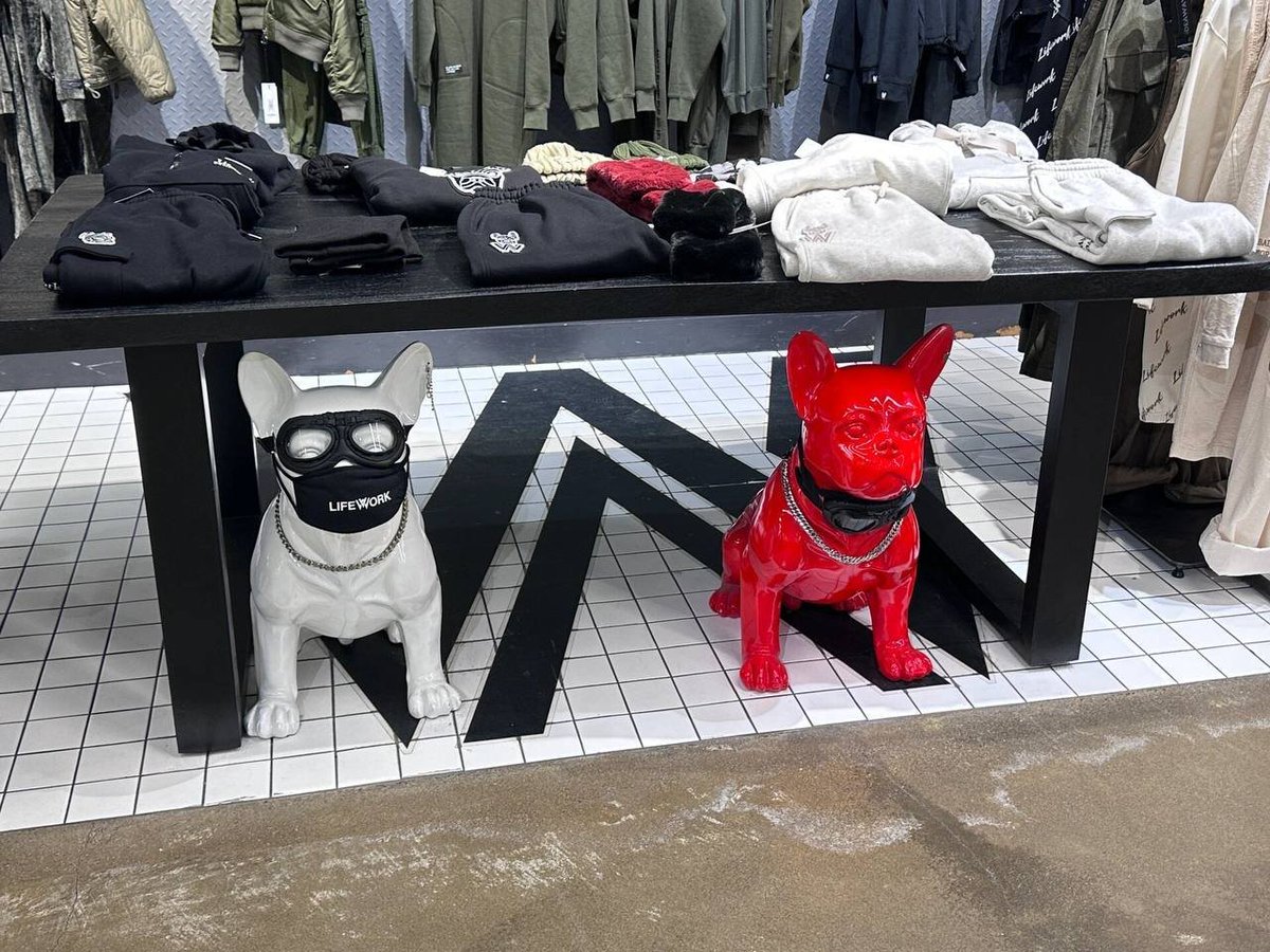 trant_d's tweet image. The reason for the effort is to have the confidence to engrave an epitaph after death: Work hard all your life, be loved all your life, have everything you want, and give up everything you can&apos;t get.