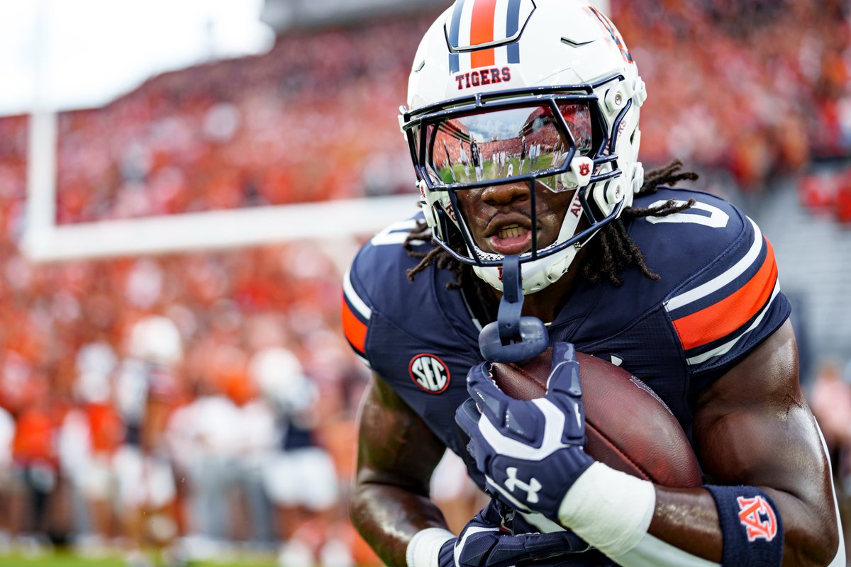 AuburnFootball's tweet photo. Happy Birthday, @DamariAlston 🎉 https://t.co/9uMcBAjVsa