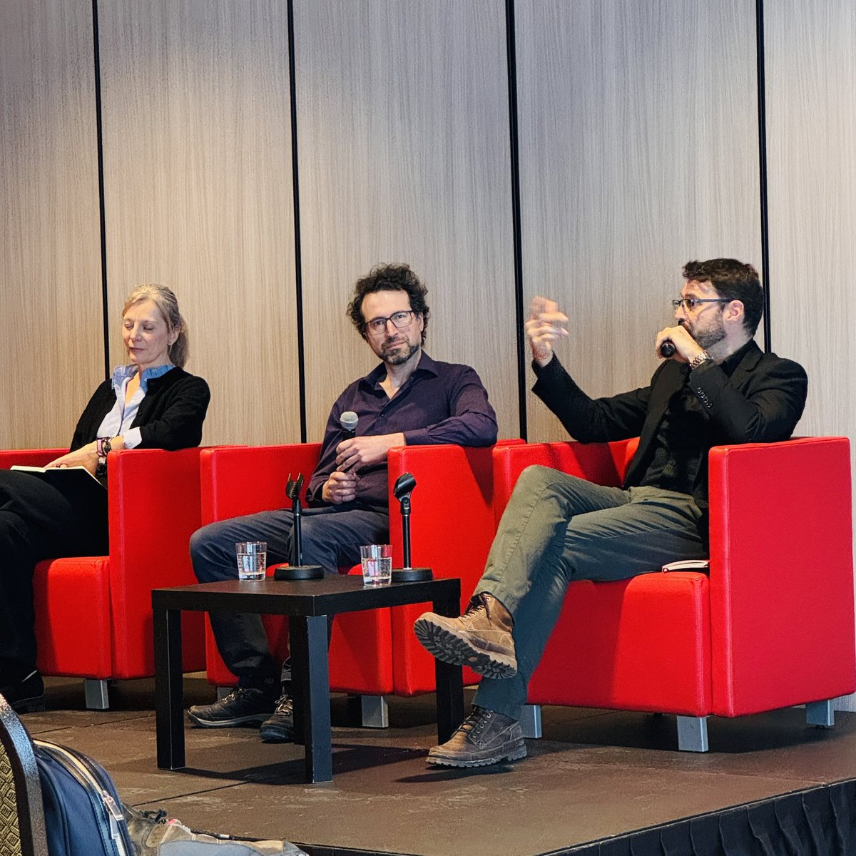 FranceQC's tweet photo. En partenariat avec @universitelaval et @ObservatoireIA le consulat soutient et participe à la discussion du panel “Culture et francophonie à l’ère de l’IA” en amont du #SommetActionIA de Paris #IA @ClaraChappaz #CoopFrQc #Quebec #francophonie @LamourouxEric @francediplo https://t.co/yO5eSDK3su