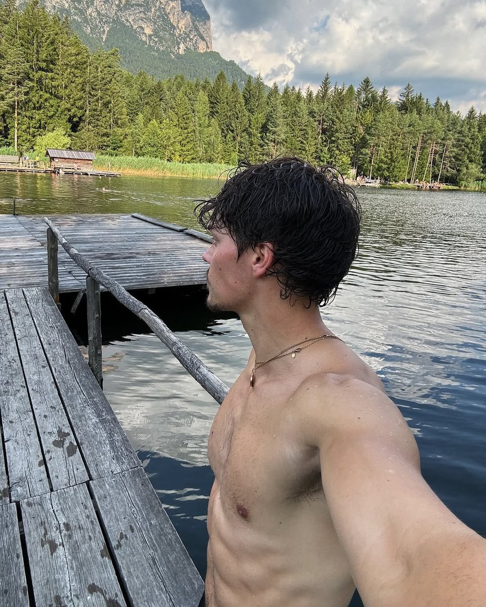 celeb_cumdump's tweet photo. noah loves to bless us with some great pitshots https://t.co/POaQHxOhGL