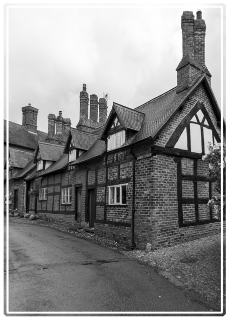 photos_dsmith's tweet image. #Traditional #English #Cottages in the #Cheshire #village of #greatbudworth is this #beautiful part of the #northwest. This village is often used in #tvshows due to its #architecture. #blackandwhitephotography #photography #ThePhotoHour. See more at darrensmith.org.uk