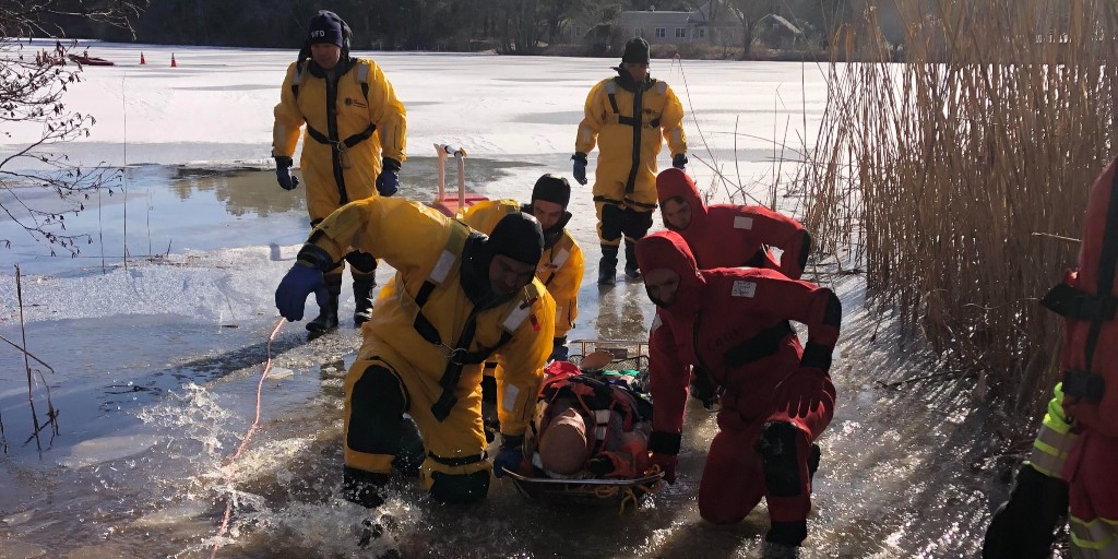 MakepeaceAD's tweet photo. This weekend, the @Wareham_Fire held an ice rescue drill on Tihonet Pond,  simulating the rescue of a individual who fell through the ice.  The WFD wants to remind the you, “No Ice is Safe Ice.”  #admakepeace #supportingcommunitysince1854  #WarehamFireDepartment #IceSafety https://t.co/Nqcdemrno5
