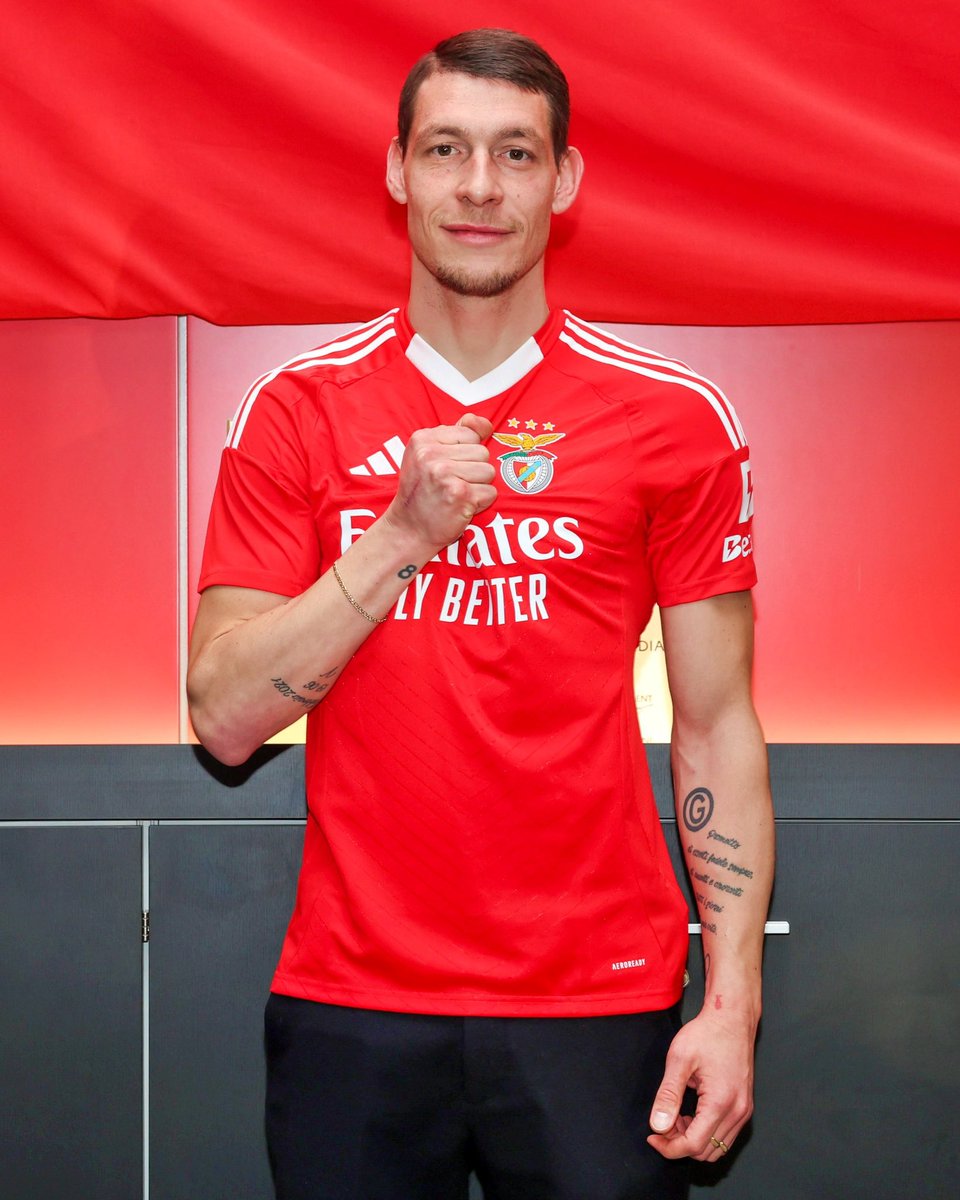 Il Gallo é oficialmente o novo avançado d'As Águias.