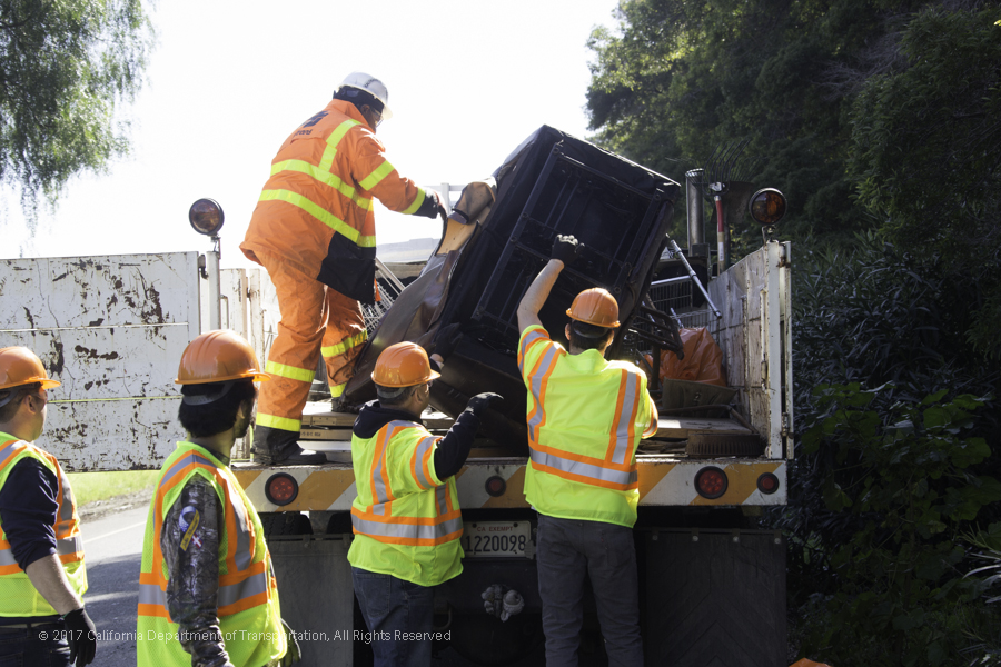 CaltransD4's tweet photo. 🌟 In 2024, our crews collected over 47,000 pounds of litter and trash along state highways in San Jose/Santa Clara. We’re committed to making a positive impact, one step at a time! 💪✨#BayAreaStrong #CleanRoads #CommunityFirst #CaltransCares https://t.co/ftpvxGnD1Z