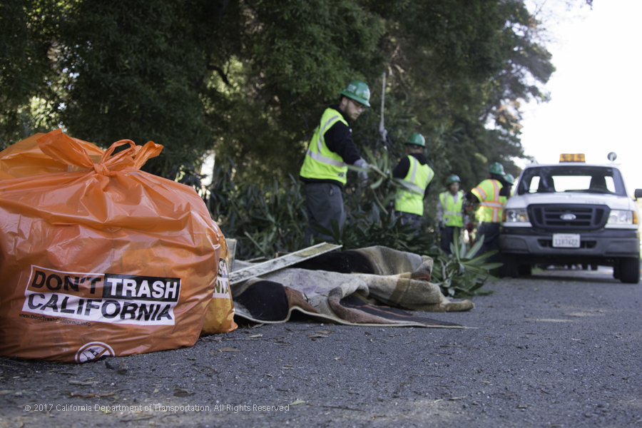 CaltransD4's tweet photo. 🌟 In 2024, our crews collected over 47,000 pounds of litter and trash along state highways in San Jose/Santa Clara. We’re committed to making a positive impact, one step at a time! 💪✨#BayAreaStrong #CleanRoads #CommunityFirst #CaltransCares https://t.co/ftpvxGnD1Z