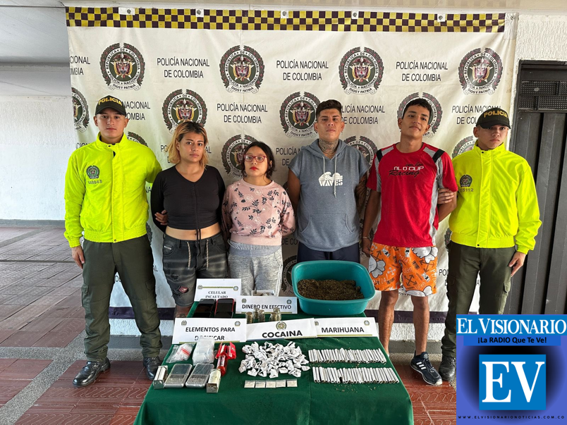 ElVisionar1999's tweet photo. #capturadoscundinamarca #NoticiasCundinamarca #NoticiasColombia #ultimasnoticias #Colombia 
El Gobernador de Cundinamarca Jorge Emilio Rey Ángel informó  sobre captura de "Los Pocholos" banda dedicada al crimen organizado y vinculada a múltiples delitos en la ciudad de #girardot. https://t.co/5xbntr5Wvn