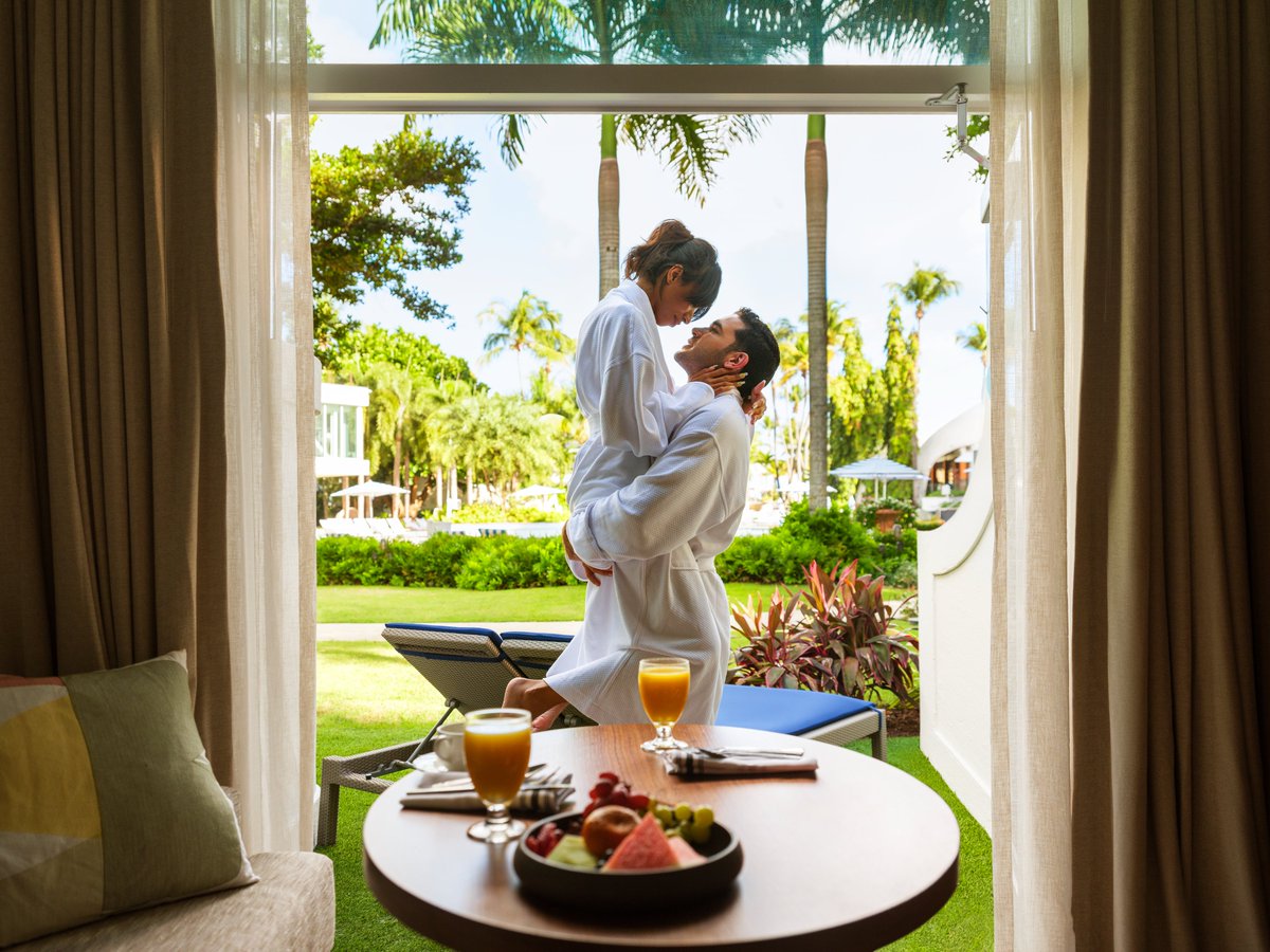 CELEBRATE love, STAY the night, and let the romance never end this February 14th!  Unwind by our pools, indulge in a Valentine’s dinner by Chef José Enrique, and enjoy Noche de Cúpido at The Lobby featuring live performances. NO NEED TO LEAVE! 
Reserve: elsanjuanhotel.com