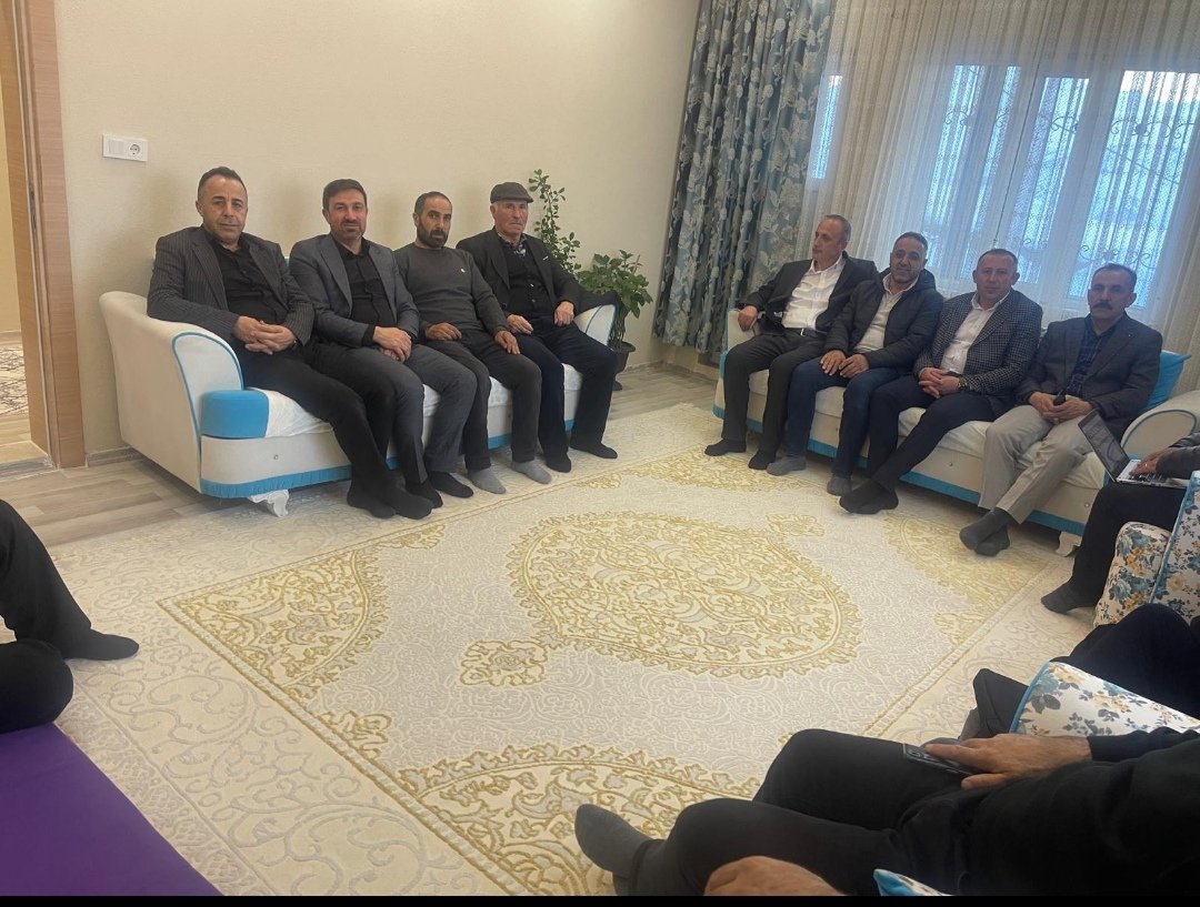 Yüksekova :
İlçe teşkilatımız olarak bugün Beşatlı köyü muhtarımızı ve köy sakinlerini ziyaret ederek köylerindeki sıkıntı ve isteklerini istişare ederek çözüm üretmeye çalıştık, gösterdikleri ilgiden dolayı teşekkür ederiz.
<a href="/KayaZeydin/">Av. Zeydin KAYA</a> 
<a href="/BurhanYASAR30/">Burhan YAŞAR</a>