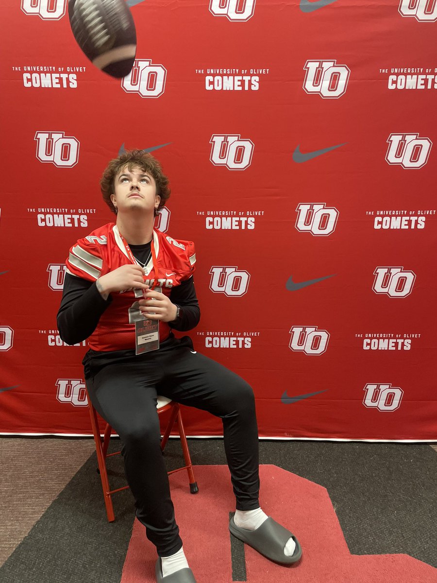 Grateful to say after a great visit I’ve received an offer from The Olivet University!
<a href="/DeYeyaJones/">DeYeya E. Jones</a> <a href="/KwamSutton_9/">Coach Sutton</a> <a href="/CoachIeuter/">Erik Ieuter</a>