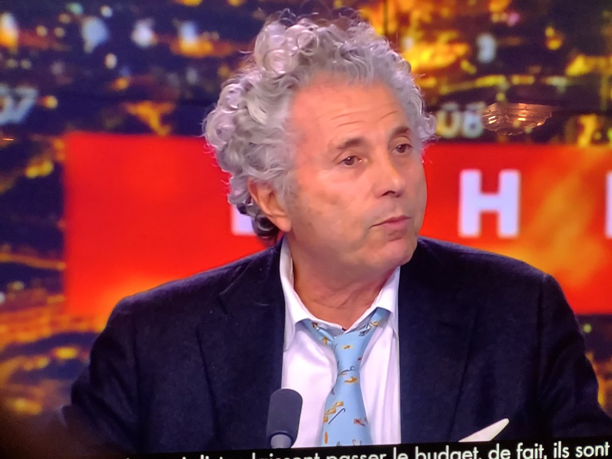 Tanguy_Cornec's tweet photo. Cher @GWGoldnadel n’écoutez pas @PascalPraud qui ne sait pas que les modes sont cycliques et indétronables! Dans une semaine, il fera son mea culpa, car tous les tailleurs seront en rupture de stock de votre cravate, car elle fera un tabac! #classieux https://t.co/BEKJ4IWMNS