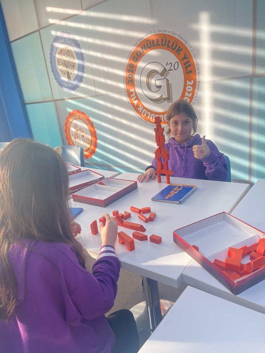 Gençliğin Merkezi'nde Akıl ve Zeka Oyunları Eğitimlerimiz devam ediyor🤗

#GSBGençlik #GSB_DarıcaGM