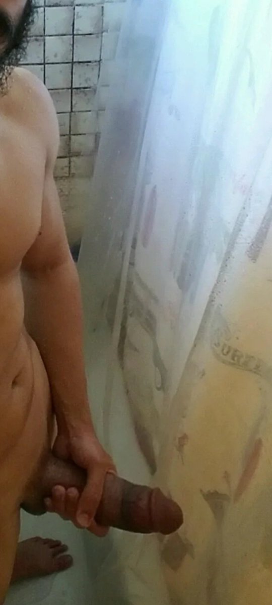 un boulahya coquin sous la douche