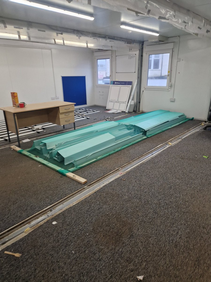 greig_black's tweet photo. Dismantle of 54 Bay CTX Building for AD Modular at VINCI Construction, Blackpool https://t.co/uT1SQ53gWj