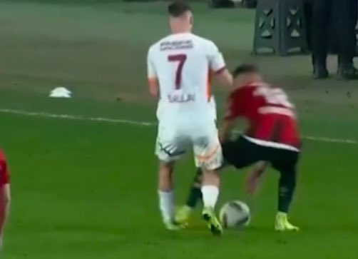 Dün “f ck off”tan Ghezzal atıldı. Bugün Sorescu atılmadı. 

TFF Başkanı İbrahim Hacıosmanoğlu sana diyorum. Neden atılmadı? 

Çünkü birisi Fenerbahçe maçının hakemine "fu.k off" dedi, diğeri Galatasaray maçının hakemine "fu.k off" dedi. Sizin adaletiniz bu!