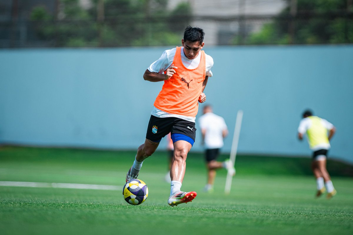 ClubSCristal's tweet photo. Objetivo puesto en Huánuco. 💪
🔜 #AlianzaUDH ⚽

#FuerzaCristal https://t.co/FxckE9txUa